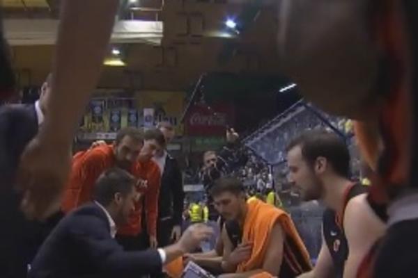 Imamo vremena da dobijemo ovu j***** utakmicu! Kako je to trener Cedevite kupio srca Grobara? (VIDEO)