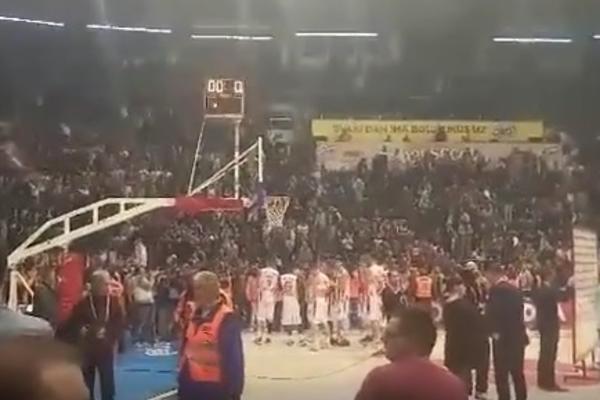 MOMENTI ZA PAMĆENJE! Delije rastopile svoje miljenike posle poraza od Žalgirisa! (VIDEO)