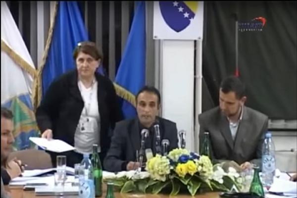 JAČI I OD NADREALISTA: Političar iz BiH ne ume da sastavi rečenicu, svi se valjaju od smeha! (VIDEO)