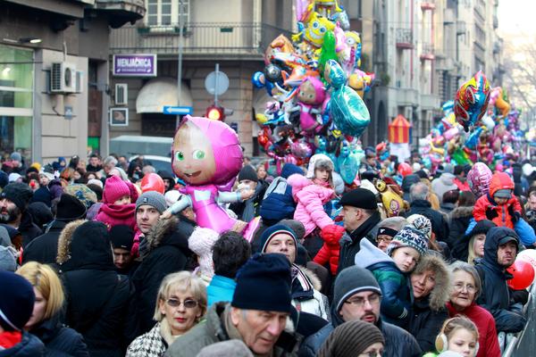 ULICA OTVORENOG SRCA NA NBG: Kupujte crvene nosiće, prihod ide u HUMANITARNE svrhe!