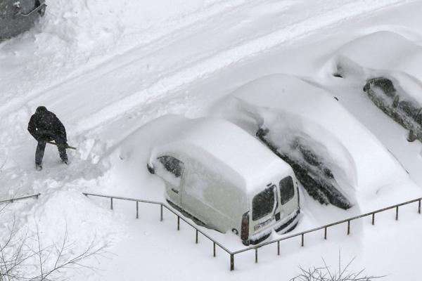 LEDENA i OŠTRA SMRT! Od posledica smrzavanja u Ukrajuni umrlo 40 ljudi! (FOTO)