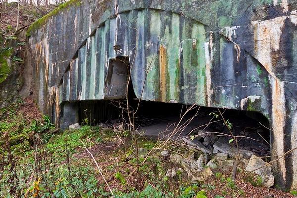 OVO JE NAJVEĆA PODZEMNA VAZDUŠNA BAZA NA BALKANU: 6 milijardi dolara u ruinama (FOTO)