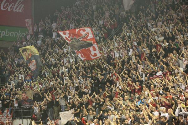 Turci su uradili sve da do toga ne dođe, ali Zvezda ima PREGOTIVNU podršku u dvorani u Istanbulu! (FOTO)