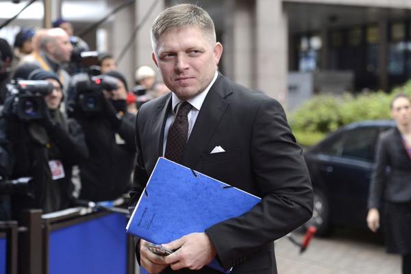 Robert Fico na prvom službenom putu posle atentata: Premijer Slovačke koristio štap, a evo gde je bio!