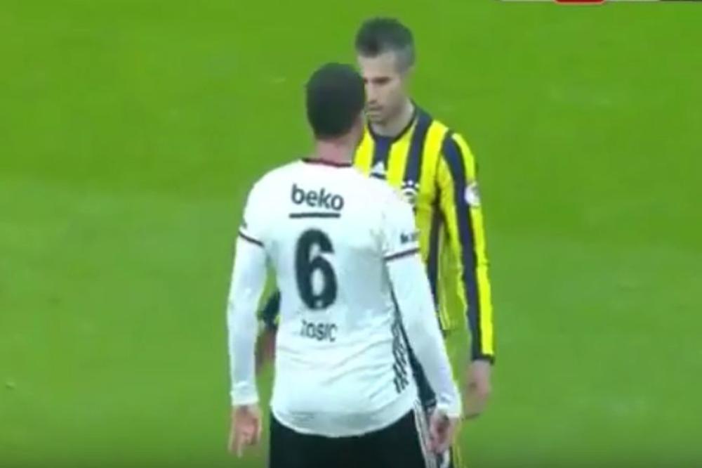 Ko zna šta će biti kad se opet vide?! Rat Tošića i Van Persija nastavljen je i posle turskog derbija! (FOTO) (VIDEO)