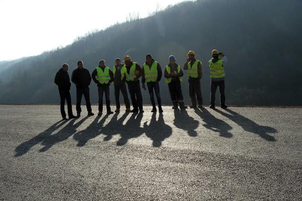 PRISUSTVUJE I PREMIJER: Počeli radovi na delu Surčin - Obrenovac! Kinezi spremni za posao! (FOTO)