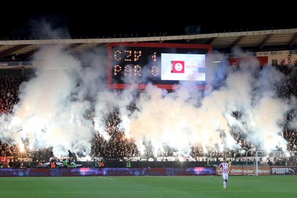 I OPET NIKO NIJE PRIMETIO: I na ovom prolećnom derbiju Zvezda je uradila nešto zbog čega će Grobari biti besni! (FOTO) (VIDEO)