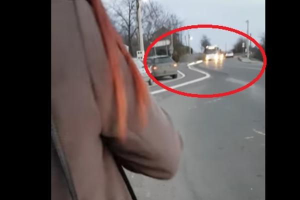 MAŠI, MOLI, MOŽDA STANE! U ovaj BG autobus nije lako ući i uzalud čekate na stanici! (VIDEO)