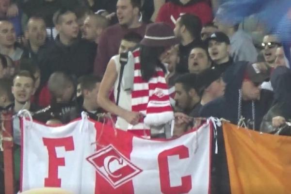 Bratski spektakl obeležila sestra: Vrela navijačica Spartaka zapalila sever više nego sve bakljade zajedno! (VIDEO)