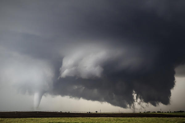 TORNADO PONOVO ŠOKIRAO AMERIKU: Pogledajte kako je uništio jedan ceo gradić! (VIDEO)