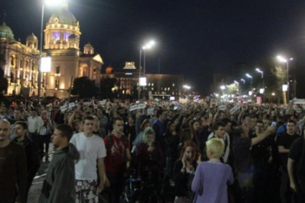 BELI se oglasio povodom protesta u BG: Samo polako i dostojanstveno, bez nasilja i gluposti, LJUBI VAS ČIKA! (FOTO)