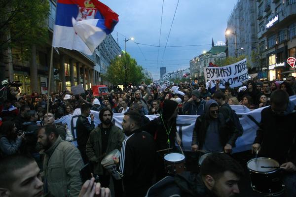 NIŠTA IH NE ZAUSTAVLJA! Studenti ponovo u centru Beograda: Protest održan po kiši,  sutra najavljen novi! (VIDEO)