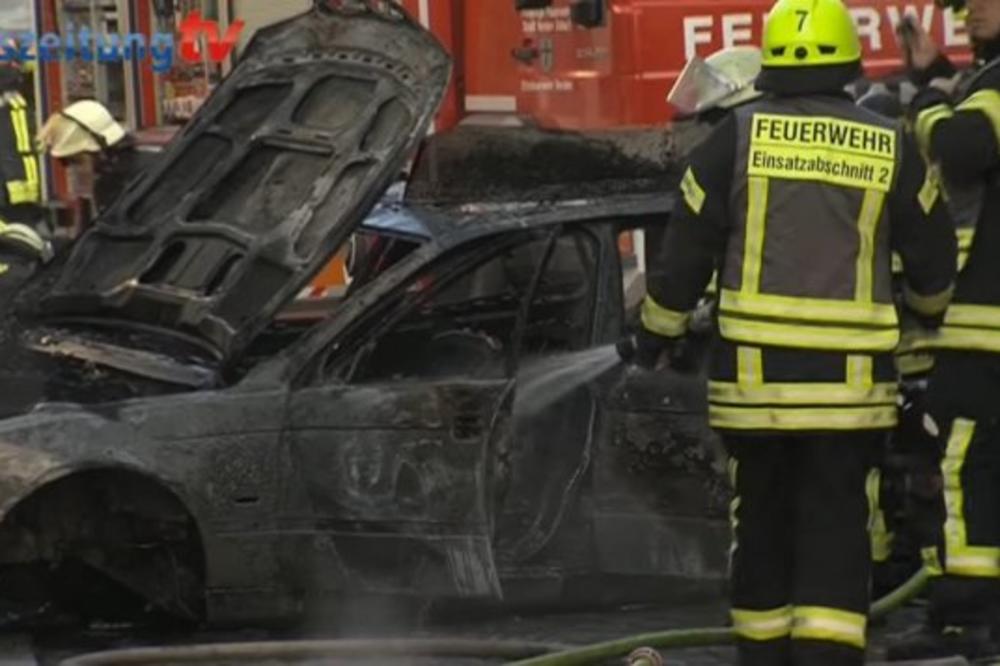 NEMAC SE KOLIMA ZALETEO U SKUPŠTINU: Pre toga ih napunio kanisterima sa gasom (VIDEO)