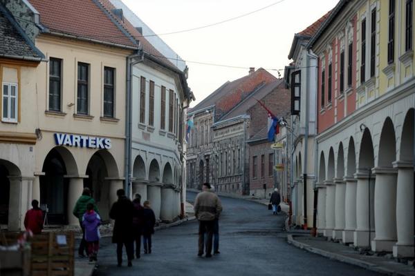 SKANDALOZNI HRVATSKI OGLAS KOJI JE PODIGAO SRBIJU NA NOGE: Da li je moguće da su OVO URADILI?! (FOTO)