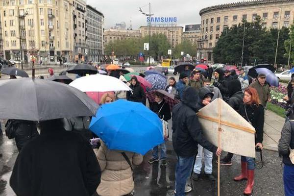 DOK LED PADA SA NEBA, DEMONSTRANTI NE ODUSTAJU: Završen protest, sutra novo okupljanje u 18 časova! (FOTO) (VIDEO)