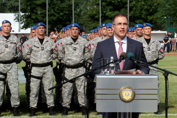 Stefanović: Vojsci i policiji ove godine veće plate!