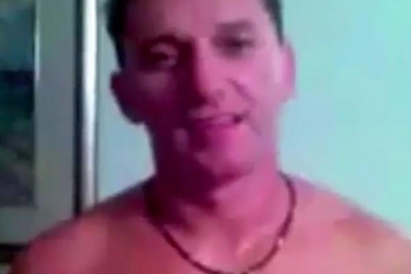 Posle AV, AV - ŠAKO SE IZBLAMIRAO JOŠ GORE: Izvadio pitona, mahao go, a novi video završio na internetu! (VIDEO 18+)