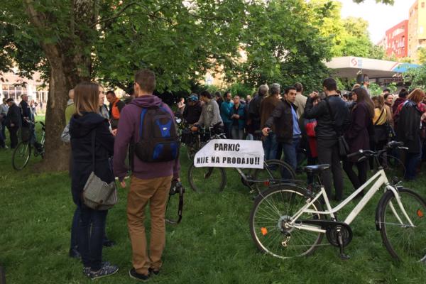 PARKIĆ NIJE NA PRODAJU! Građani protestuju, ne dozvoljavaju da se uništi park da bi se proširila benziska stanica! (FOTO)