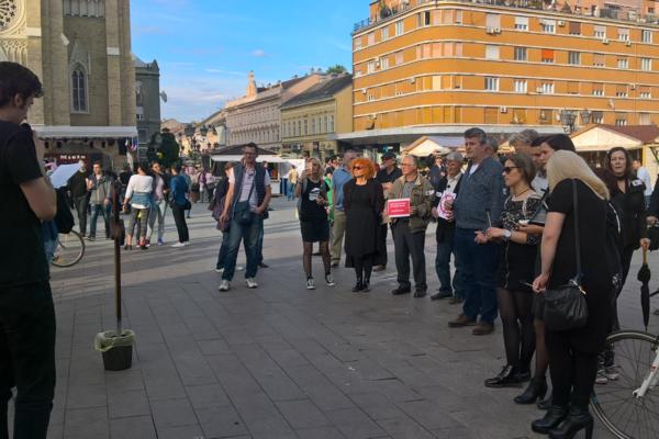 Pomen "ubijenoj demokratiji" u Novom Sadu:  2. aprila, pre 40 dana, u Srbiji je ubijena slobodna volja građana (FOTO)