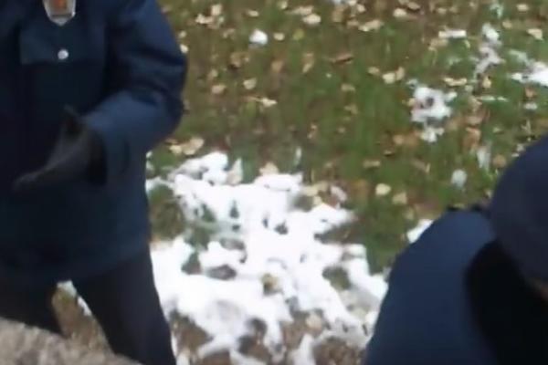 MA KAKVI POLICAJCI, OVAJ ČAČANIN IH JE ODUVAO: Došli su po njega, a on je postao ZVEZDA! (VIDEO)