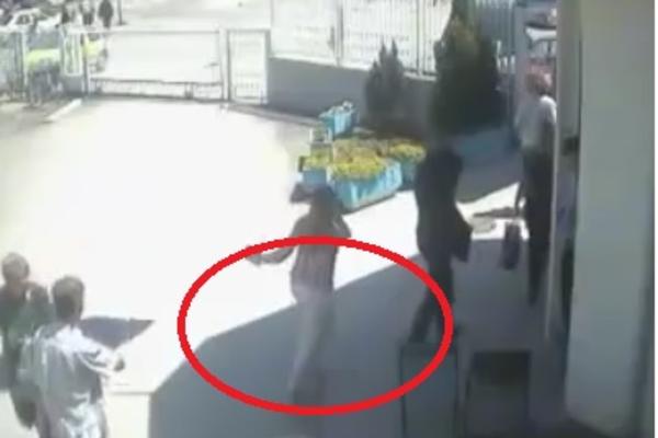 DOLAZE U BOLNICU, A PADAJU KAO MUVE: Ovaj snimak iz Leskovca je sumanut! (VIDEO)