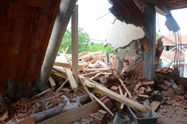 OGLASILA SE OPŠTINA ZEMUN:  Verski objekat srušen, radovi nastavljani uprkos rešenjima!  (FOTO)