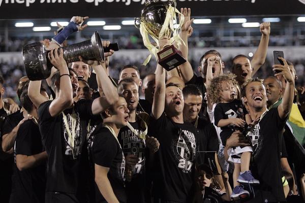 OVO ZVUČI KAO SAN! Partizan započeo pregovore sa novim trenerom! Grobari će biti ekstatični! (FOTO)