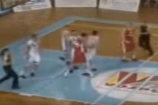 POJAVIO SE SNIMAK TUČE U SUBOTICI: Ajzea Ostin iznabadao pesnicom igrača Spartaka! (VIDEO)