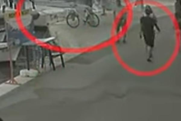 BRUTALNO! Na prvom snimku se nije lepo videlo: Huligan je Mamića ODVALIO pesnicom u potiljak! (VIDEO)