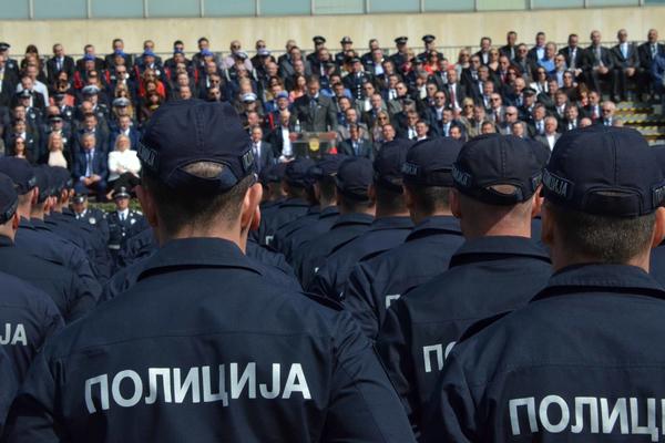 UHAPŠEN POLICAJAC: On je pucao na svadbi, a zalutali metak pogodio devojčicu u Novom Sadu!