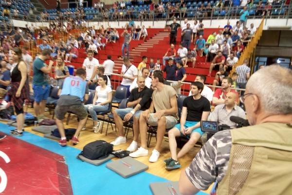 Bivši asovi Zvezde zapalili Pionir, ali najveće ovacije su ipak dobili SPECIJALNI GOSTI! (VIDEO)