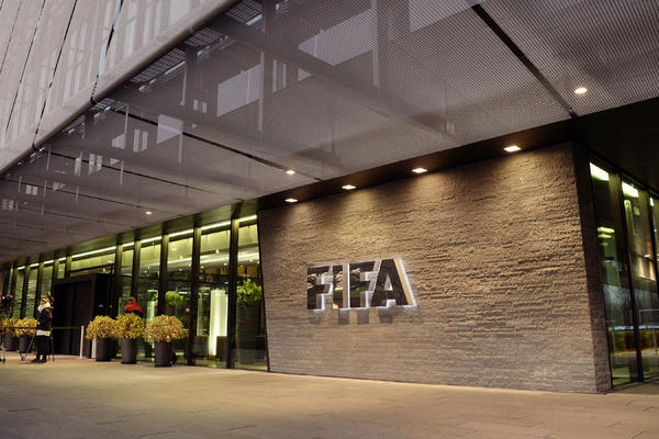 FIFA NEMILOSRDNA PREMA PRESTUPNIKU: Visoki zvaničnik Fudbalskog saveza suspendovan zbog zlostavljanja fudbalerki!