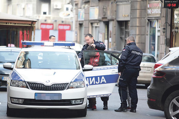 UHAPŠENO PET OSOBA ZBOG POSEDOVANJA ORUŽJA: Pronađeno 9 tromblonskih mina, dve bombe, puške i municija!