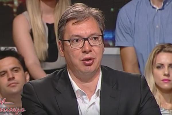 ZA OVOG MALOG SENDVIČ I JOŠ 2 GRATIS! Da li je ovim aplauzom na Vučićev govor uspeo da probije zvučni zid? (VIDEO)