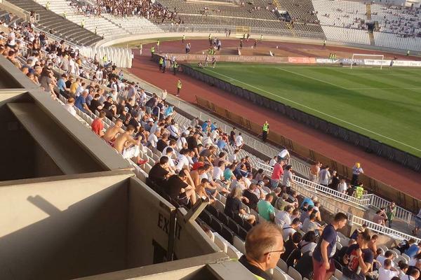 Vruće jeste, besplatno nije, ali da li su igrači Partizana OVO zaslužili? (FOTO)