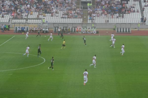 TAKO JE TO U SRPSKOM FUDBALU! Jedan igrač Partizana vredi više od celog tima i stadiona Mačve! (VIDEO)