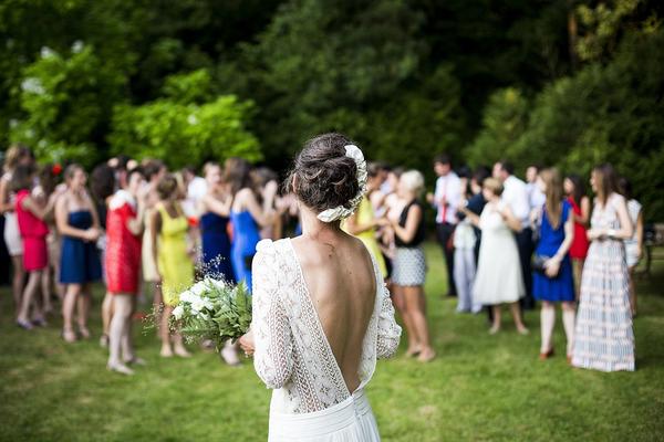 Jelena je znala Sanju ceo život i tražila joj kumstvo na venčanju! ONDA JOJ JE KUMA UKRALA NAJVAŽNIJU STVAR NA SVADBI! (FOTO)