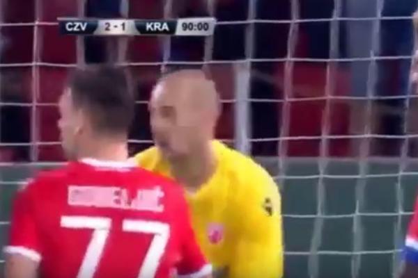 ODBRANA KOJA JE ZVEZDI DONELA LIGU EVROPE: Panter Milan Borjan je pretvorio telo u gumu i sprečio gol! (VIDEO)