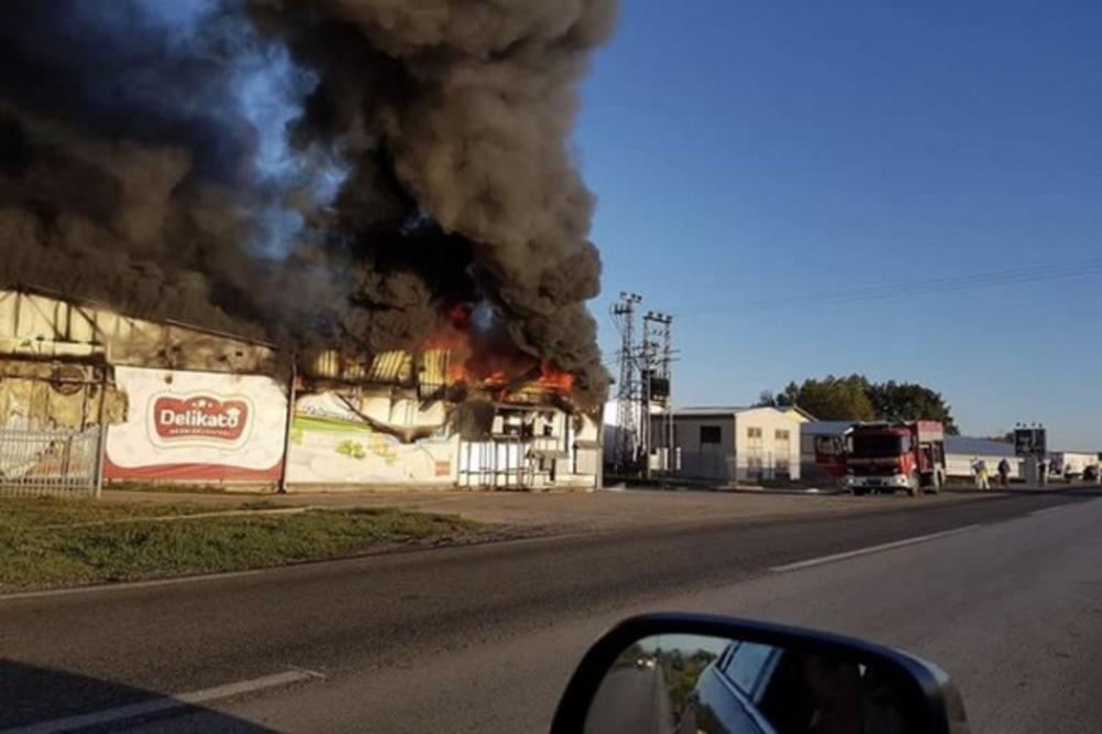 VELIKI POŽAR U EČKOJ: Goreo pogon za preradu mesa! (FOTO)