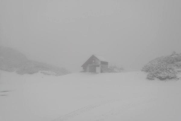 U SLOVENIJI SNEG, U HRVATSKOJ CRVENI ALARM! Stravično nevreme ide i ka Srbiji! (FOTO)