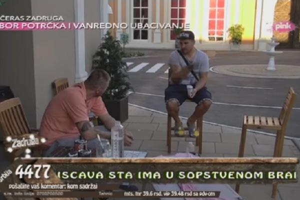 MUŠKI TRAČEVI SU NAJGORI: Ona legla, a on joj masira DLAKAVE noge, a tek ispod PAZUHA! UŽAS! (VIDEO)