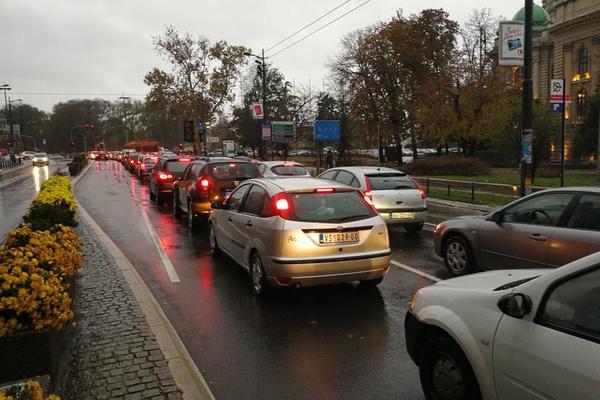 ČEKA SE SATIMA, OVUDA NIKAKO NEMOJTE! Potpuni horor u Beogradu, NE IZLAZITE NAPOLJE! (FOTO)