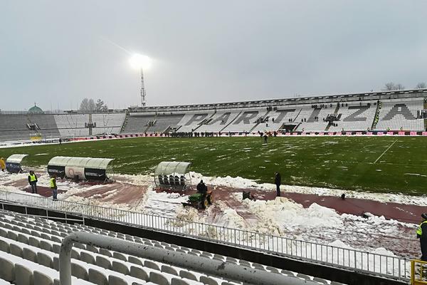 SNEG UBIO FUDBAL: Mačva odolela u zavejanoj Humskoj, crno-beli se novim remijem oprostili od navijača!