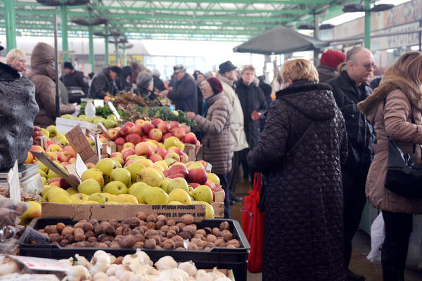 Počeo Vaskršnji post, ovo su cene posnih namirnica na pijacama: Riba košta i do 3.200 dinara, a tek orasi!