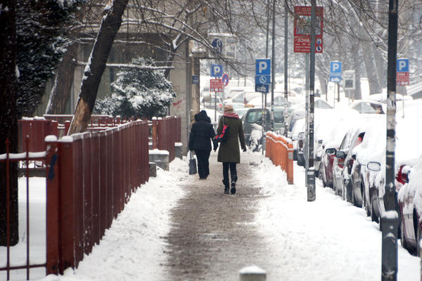 NOVO UPOZORENJE METEROLOGA! Noćas sneg do 10  cm, Beograd i Novi Sad pod snegom, a tek šta nas ČEKA SUTRA! (VIDEO)