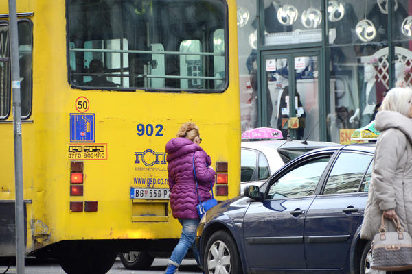 NOVI ZAKON UDARA NA PEŠAKE: Ako budete radili ove stvari na ulici - platićete i do 40.000 dinara!