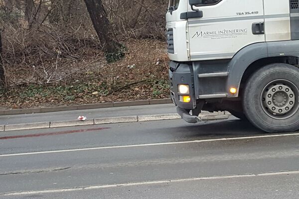 KAMION NALETEO NA ODMARALIŠTE I POKOSIO LJUDE: Poginulo dvoje dece koja su išla na more!