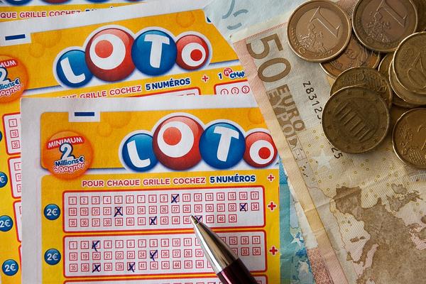 SAT U KOM STE ROĐENI otkriva kako biste potrošili LOTO DOBITAK! (FOTO) (GIF)