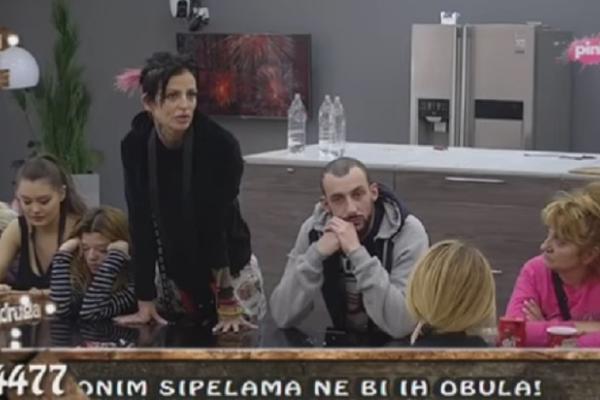 Zbog njih zadrugare čeka PAKAO! Posle Jelenine i Đeksonove AKCIJE u kupatilu, Veliki šef doneo odluku koja je sve učesnike RAZGNEVILA (VIDEO)