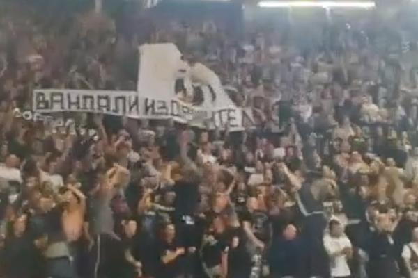 Podrška za uhapšene Vandal Boyse! Pesma pobunjenika čula se do zatvorskih ćelija! (VIDEO)